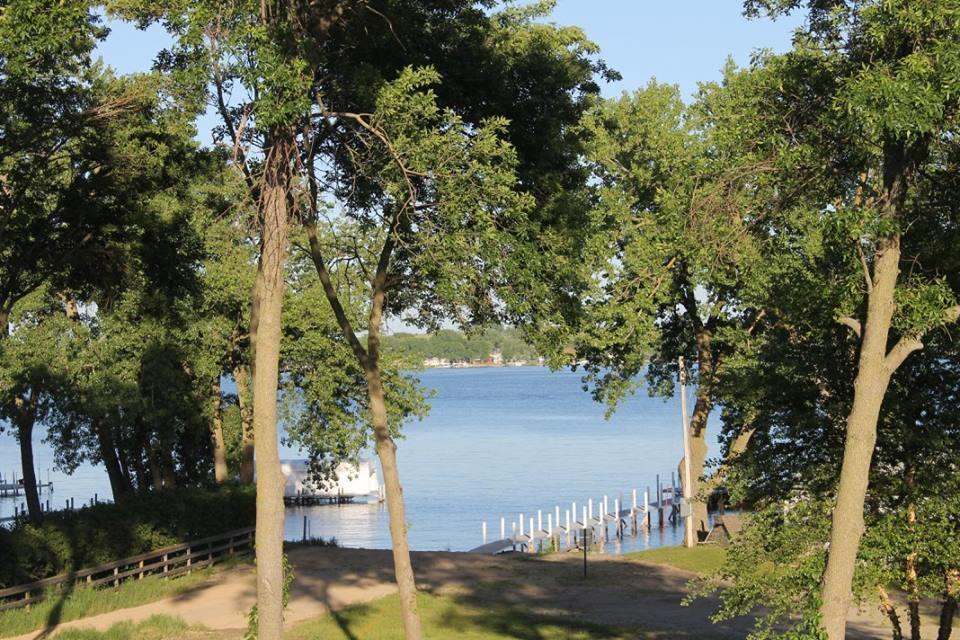 Okoboji Commons Hotel Esterno foto
