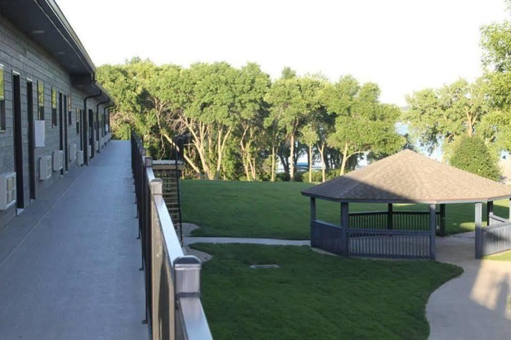 Okoboji Commons Hotel Esterno foto